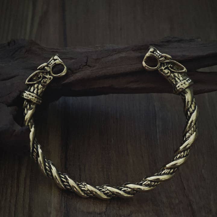 SALINA TRADING INC - Wholesale Cuff Bracelet - Viking Wolf Head Bracelet Fashion Jewelry for Men1