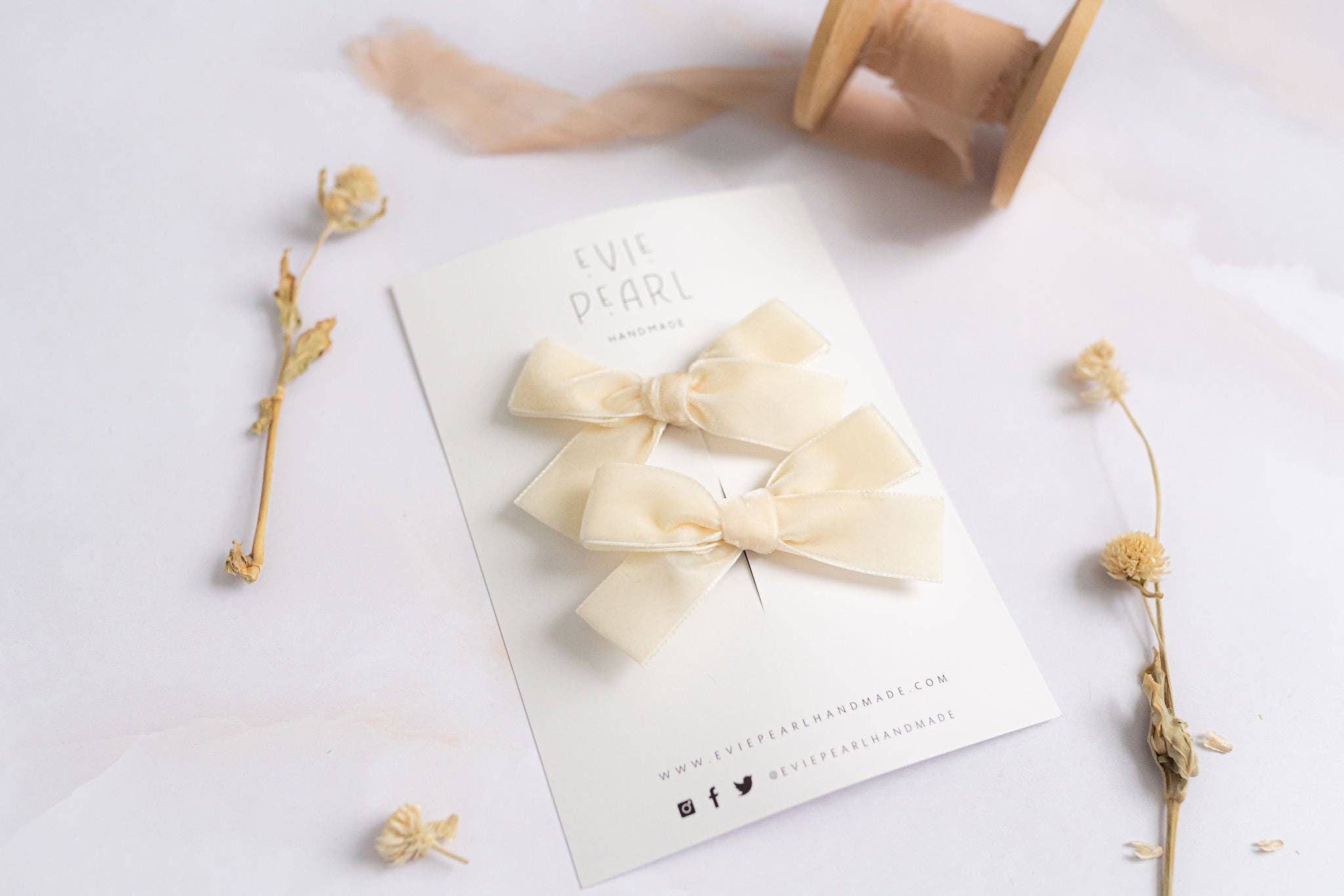 Evie Pearl Handmade LLC - Vendita all'ingrosso Fiocco per capelli - Bambini - Classic Mini crema vellutata5