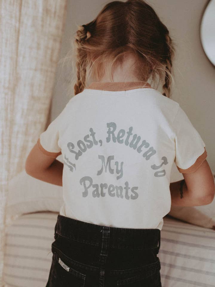 If Lost, Return to My Parents - T-shirt med skärmtryck för barn för wholesale av The Bee & The Fox