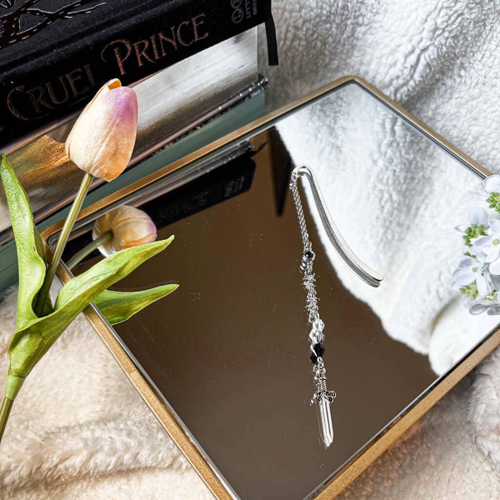 Bookish Queen - Vente Marque-page - Pendentif de Marque-page Perlé - Le Poignard4