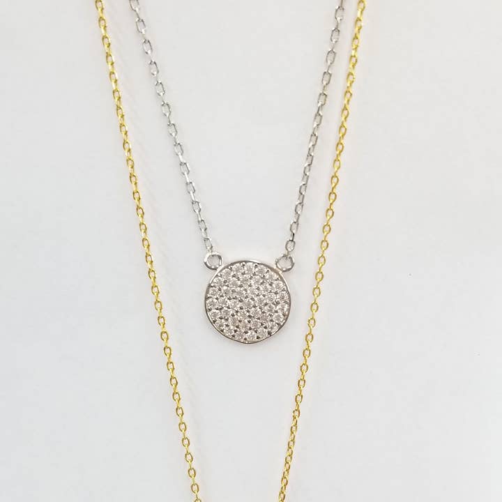 Collier avec pendentif disque pavé en argent sterling et zircon cubique pour la vente par Silver N Accessories