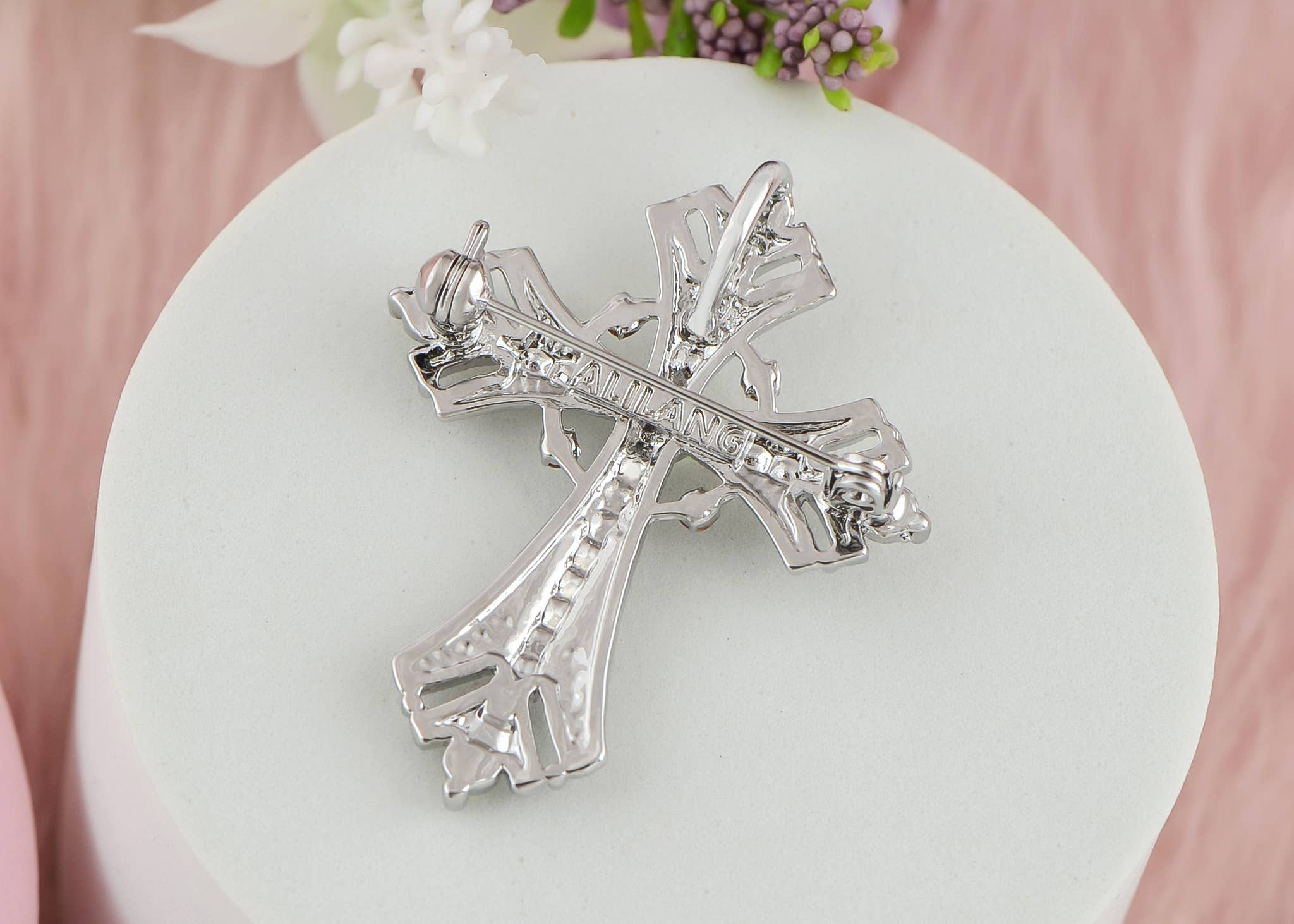 AK Brand - Vendita all'ingrosso Spille - Spilla a forma di croce religiosa argentata con strass23