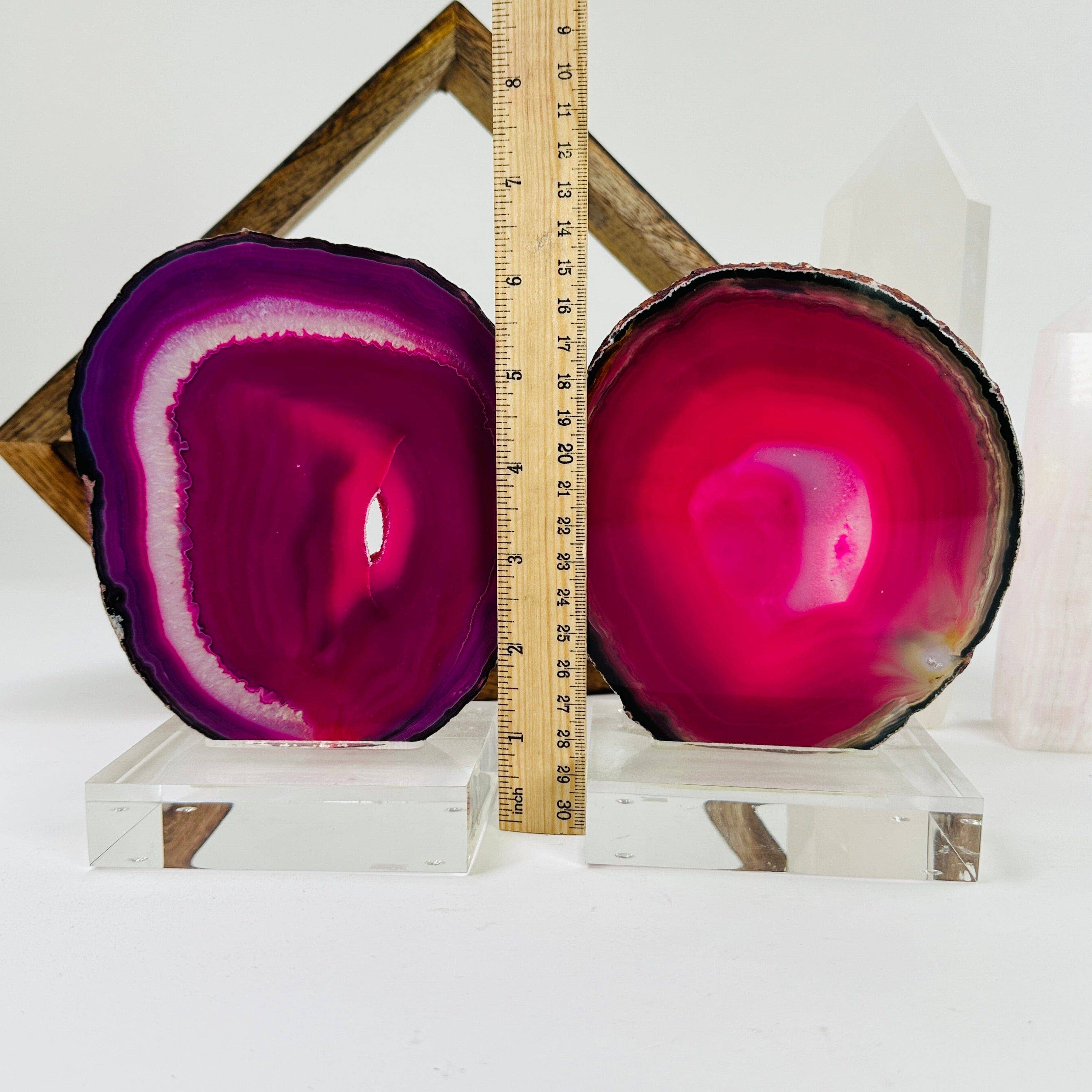 Rock Paradise – Engroshandel Spirituelle sten og krystaller – Lyserød agatkrystalskive på akrylstativ DU VÆLGER6