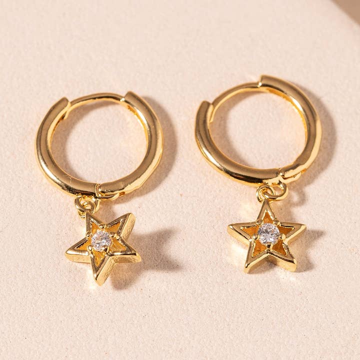 Brincos de Argola com Charme de Estrela Brincos de Argola CZ Ouro Hipoalergénico por atacado de Verita Lane