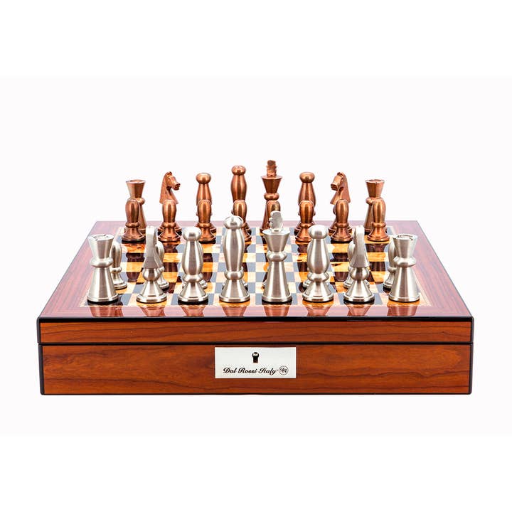 Jeu d'échecs en noyer avec compartiments et pièces métalliques lestées pour la vente par Dal Rossi Italy