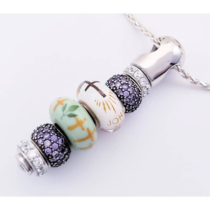 Collier à pendentif en perles « John 8 : 32 » et « Pâques » pour la vente par Fenton Glass Jewelry