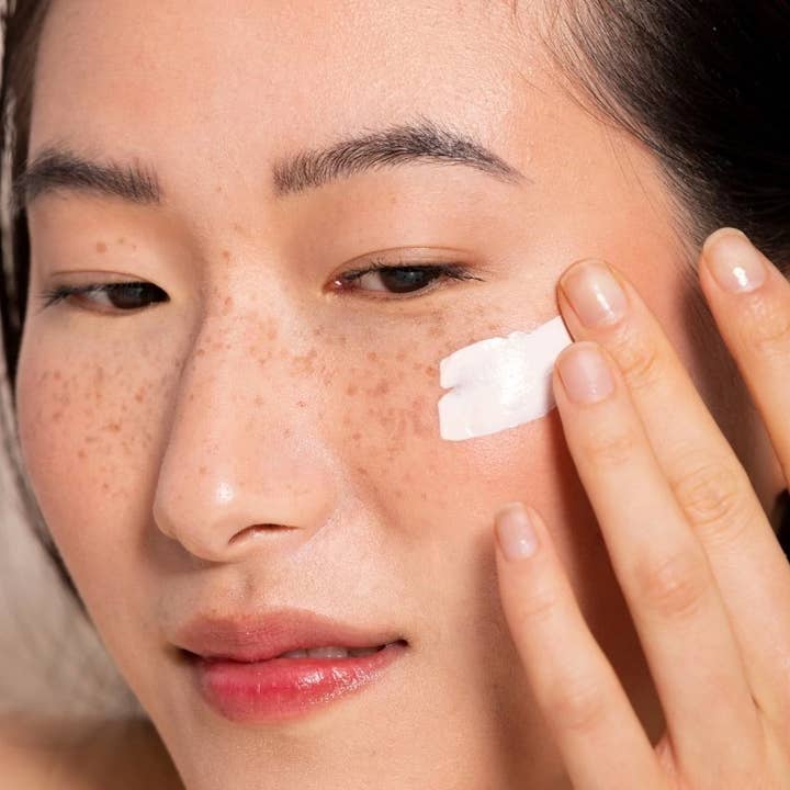 Officina Naturae - Wholesale Sunscreen - Sunscreen SPF 50 FACE Aluminium tube stop age8