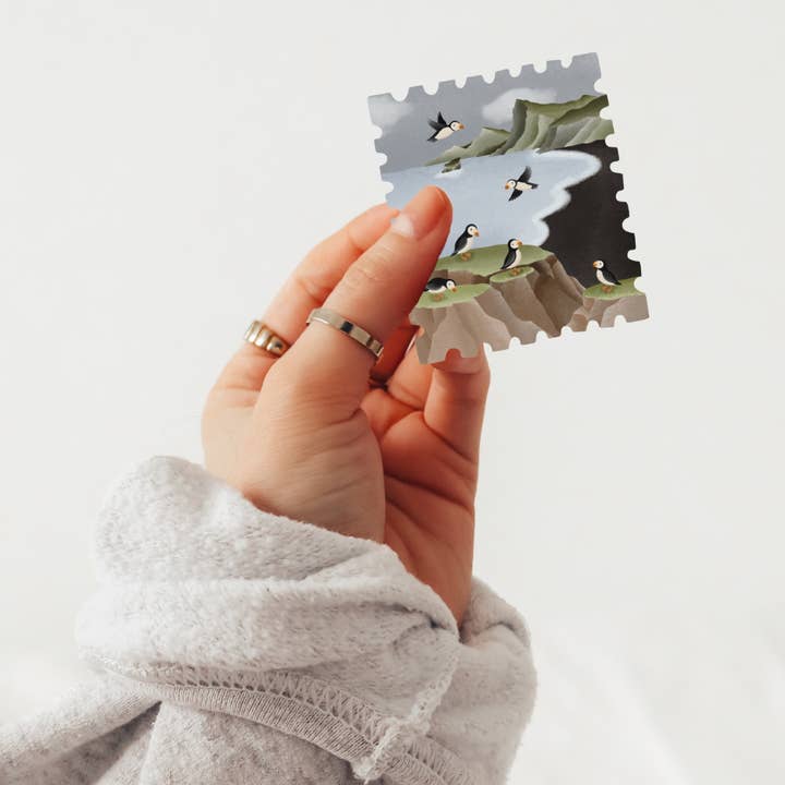 Autocollant Puffin Island Timbre - Autocollant vinyle Voyage pour la vente par Tilda&Theo