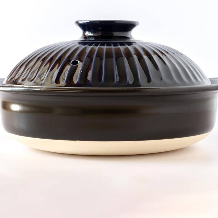 Urban Tokyo - Wholesale Cooking Pot - 90oz Banko Ware Ginpo Donabe Hot Pot Kikuhana Design Navy Blue JP (1/6)2
