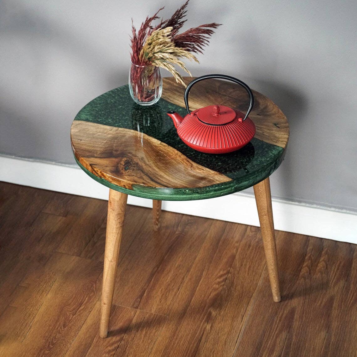 Ultimate Premium Products – wholesale Soffbord – Live Edge River Green harts runt soffbord - epoximöbler10