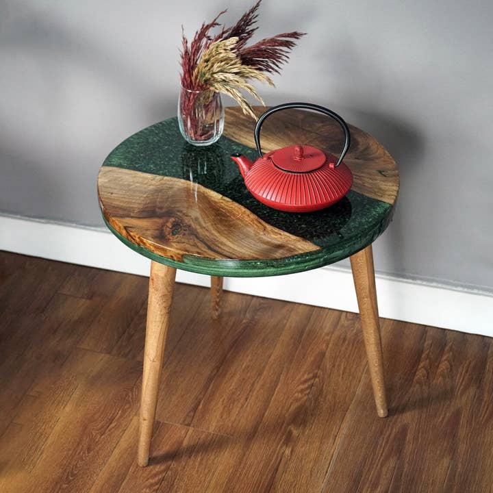 Ultimate Premium Products – wholesale Soffbord – Live Edge River Green harts runt soffbord - epoximöbler10