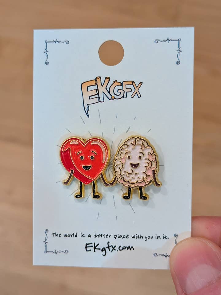 Épingle en émail Cœur et Cerveau mignons se tenant la main pour la vente par ek.gfx