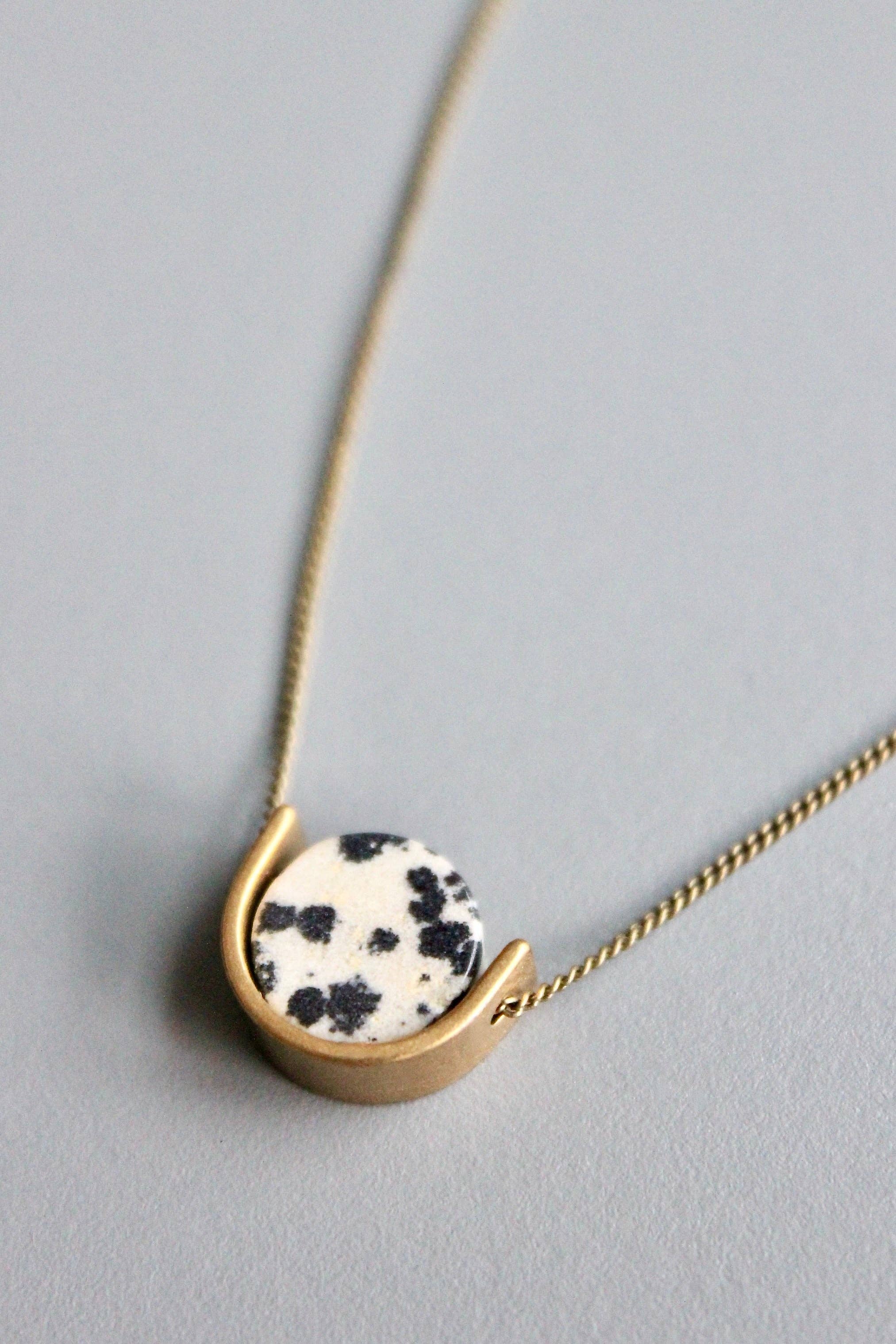 David Aubrey Jewelry - Vendita all'ingrosso Collana con ciondolo/pendaglio - Mini collana con pendente dalmata HYL1164