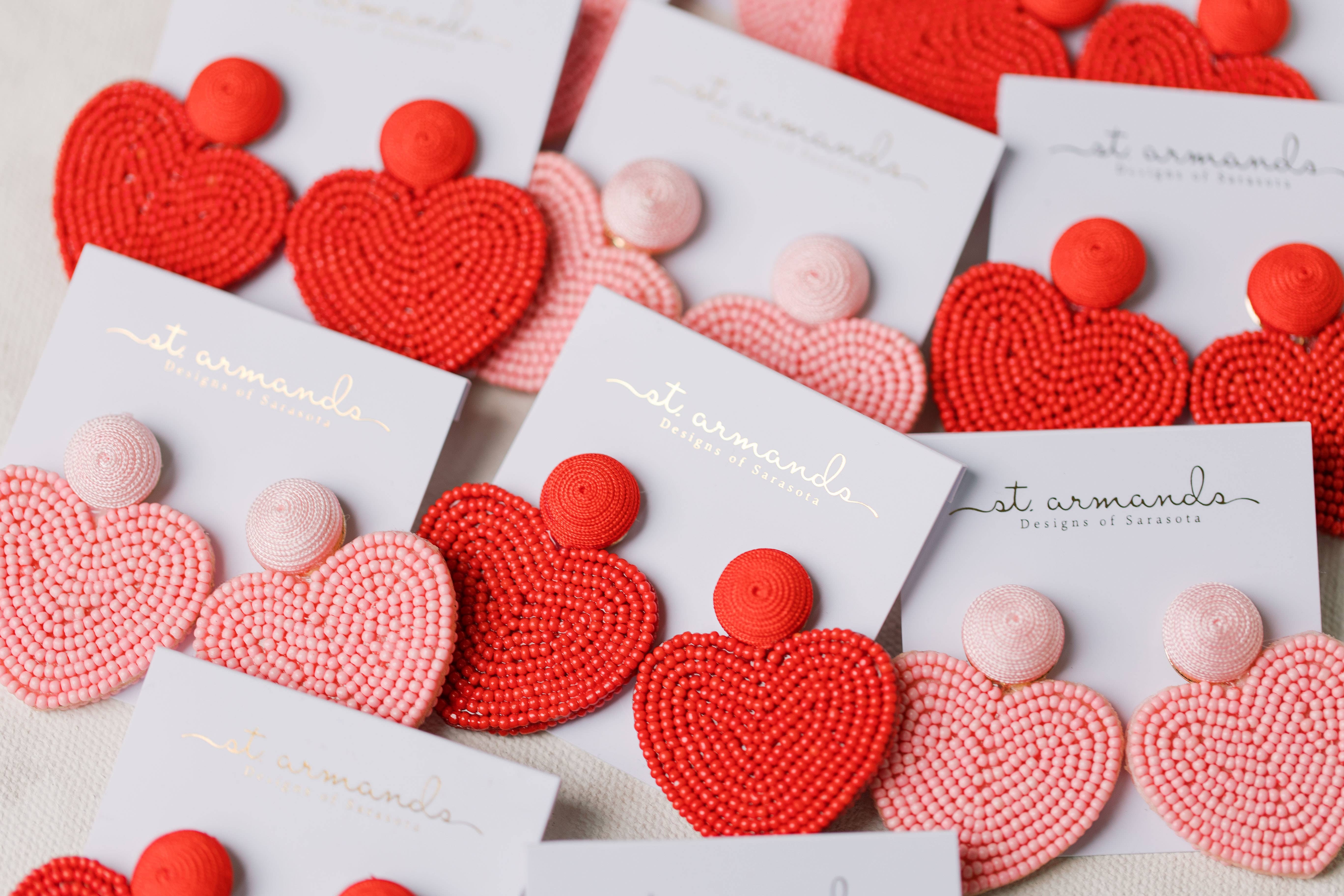 St Armands Designs of Sarasota - Vente Boucles d'oreilles pendantes - Boucles d'oreilles rouges ornées de perles en forme de cœur pour la Saint-Valentin9