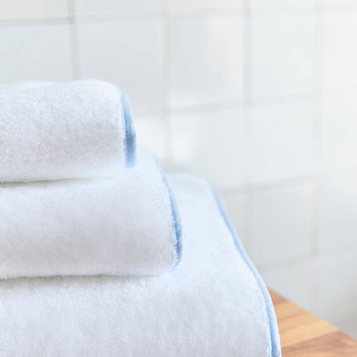 Hellblaue Mira 600 g/m² Bio-Badehandtücher und andere Ergebnisse für out of the blue im Großhandel. Kostenlose Rücksendungen und 60-Tage-Zahlungsziel auf Faire im Trend auf Faire.