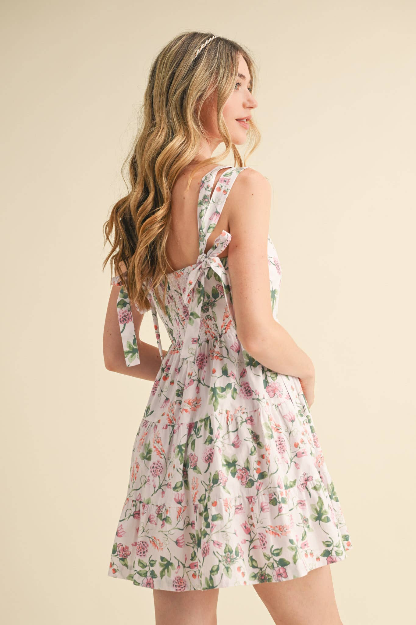 &MERCI - Vente Robe – femme - ROBE COURTE À VOLANTS FLORAUX AVEC BRETELLES À NOUER MDR38083