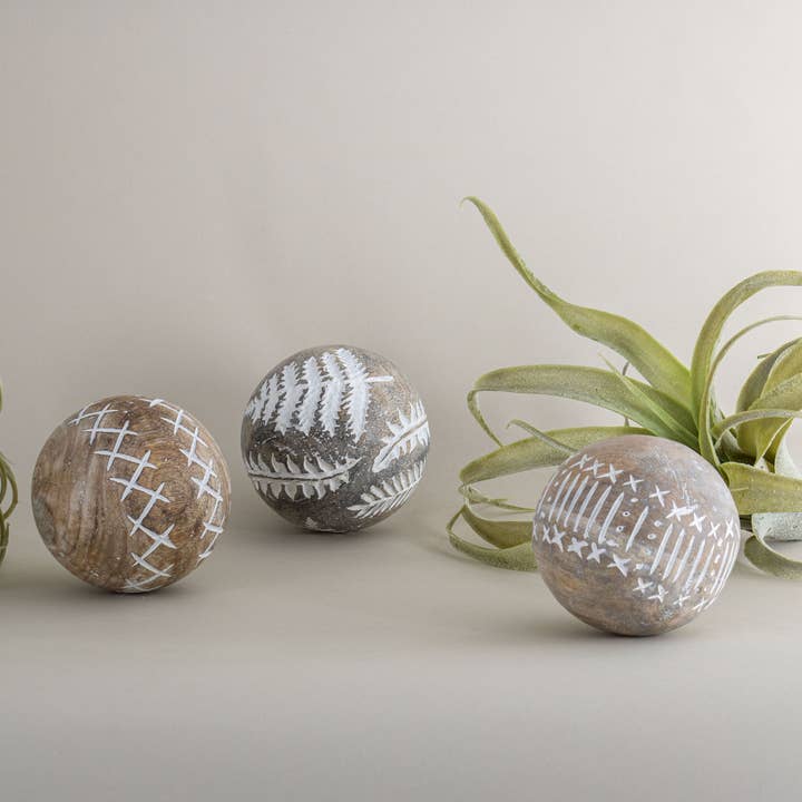 Foreside Home & Garden - Wholesale Decorative Tabletop Object - Wilder White Fern Carved Wood Deco Ball1