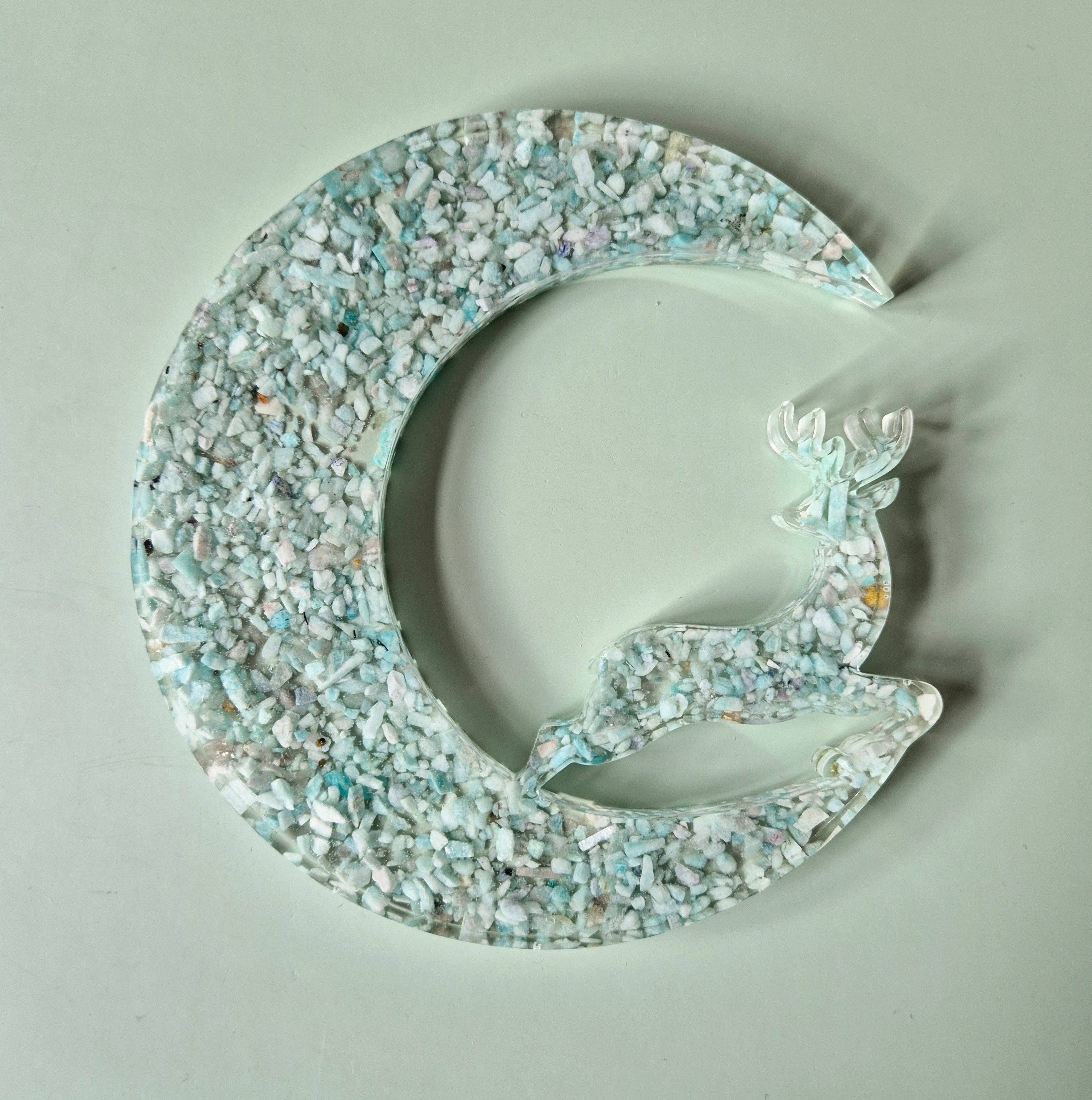 Moonlight Gemstones - Wholesale Wall Accent - Gemstone Chips in Resin Green - Moon-Shaped Decoration With Deer0
