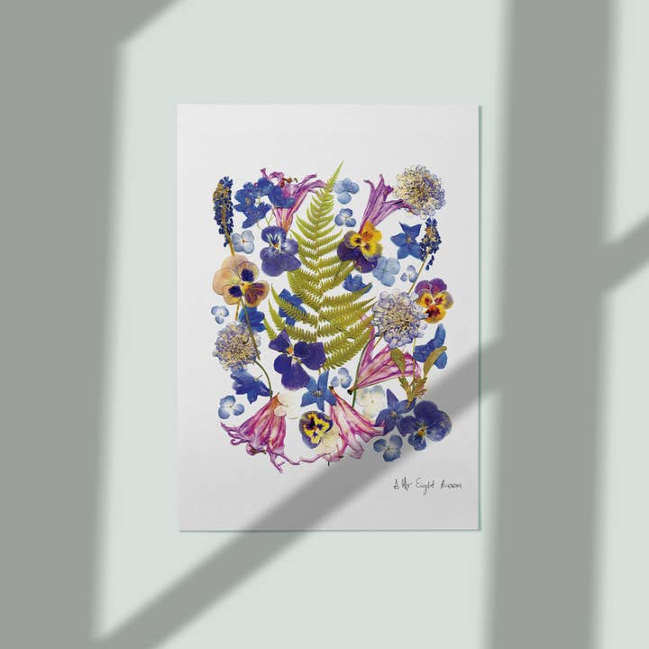 Impression botanique de fleurs séchées/art floral pressé, mélange floral pour la vente par Eight Acorns Floral Preservation
