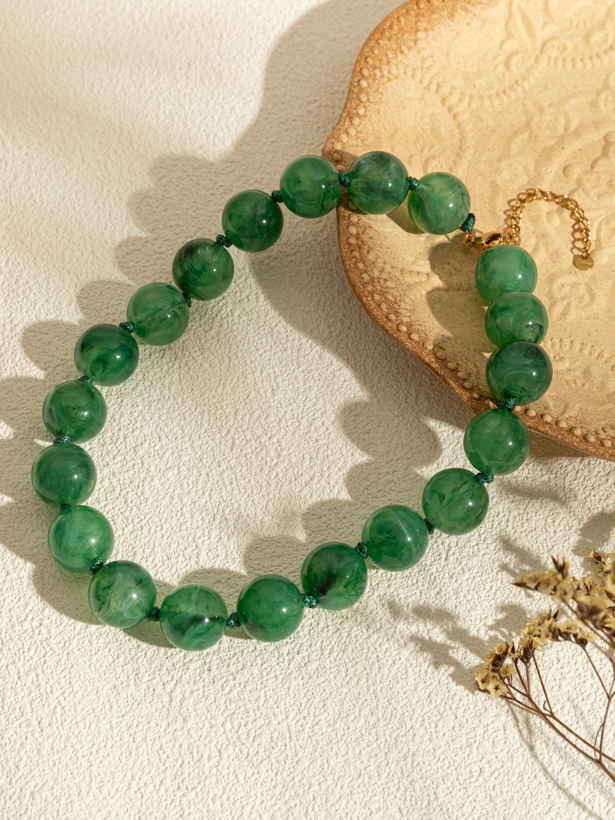 COSMOS - Wholesale Beaded/Pearl Necklace - Round colored resin pearl necklaces and elegant gold chain1