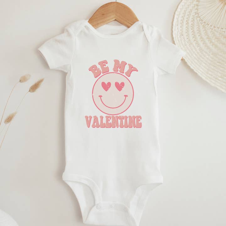 Smiley Ansigt Vær Mine Valentines Bodysuit for engroshandel hos Petite Star Rising