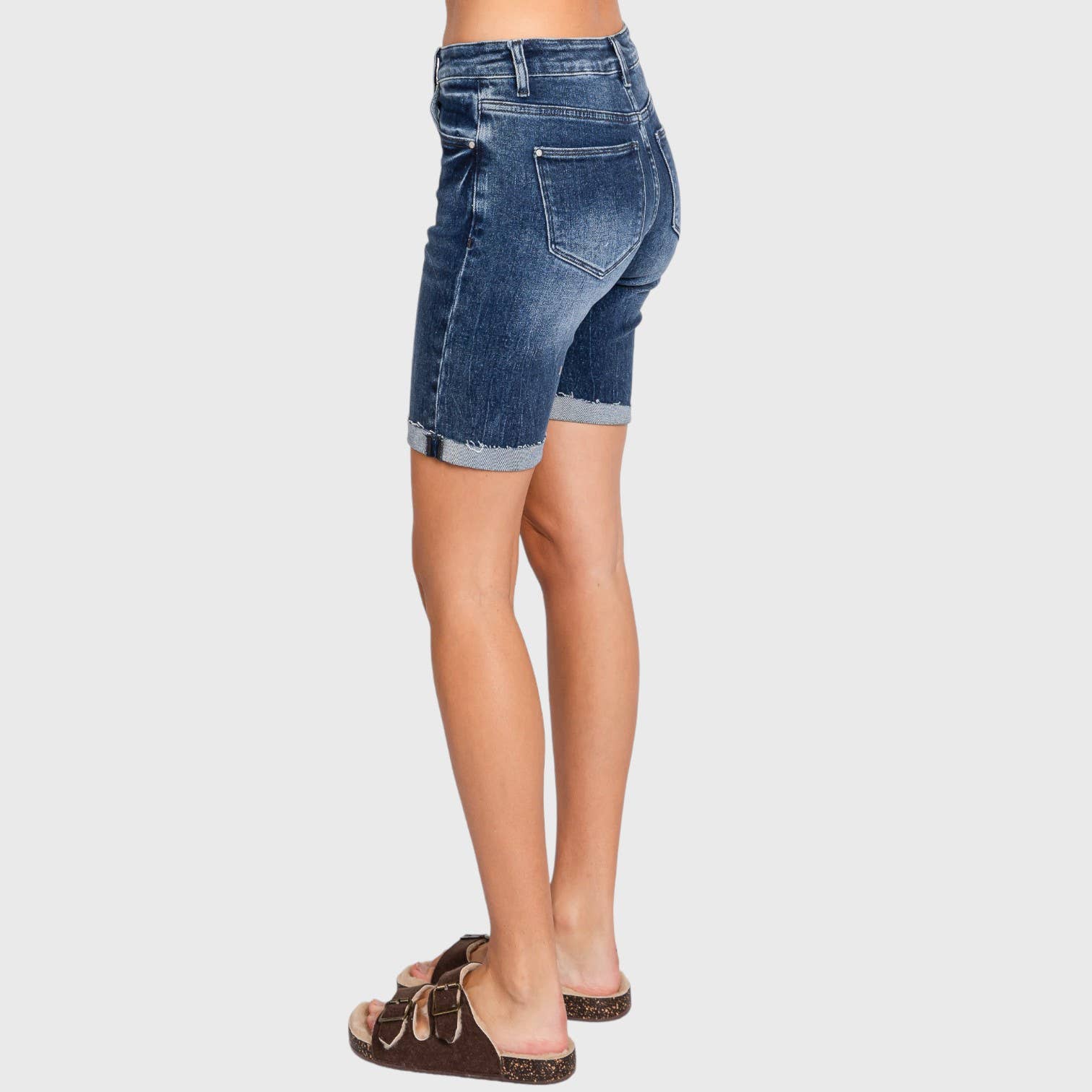 Petra153 – Großhandel Shorts – Damen – P1032R-DM Bermuda-Shorts mit hohem Bund und umgeschlagenem Saum8