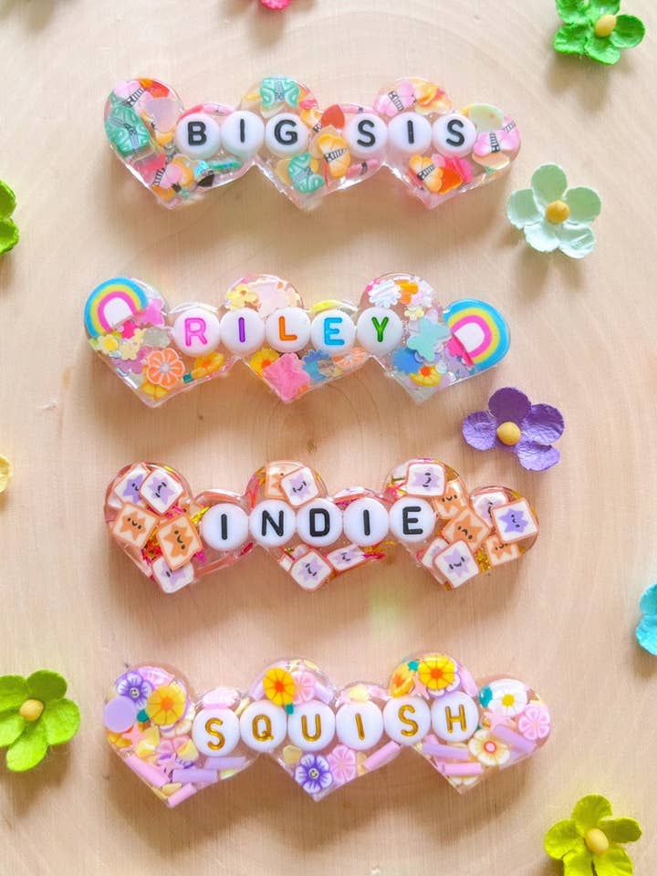 Barrettes à cheveux personnalisées en résine Heart pour la vente par Washington’s Wildflowers