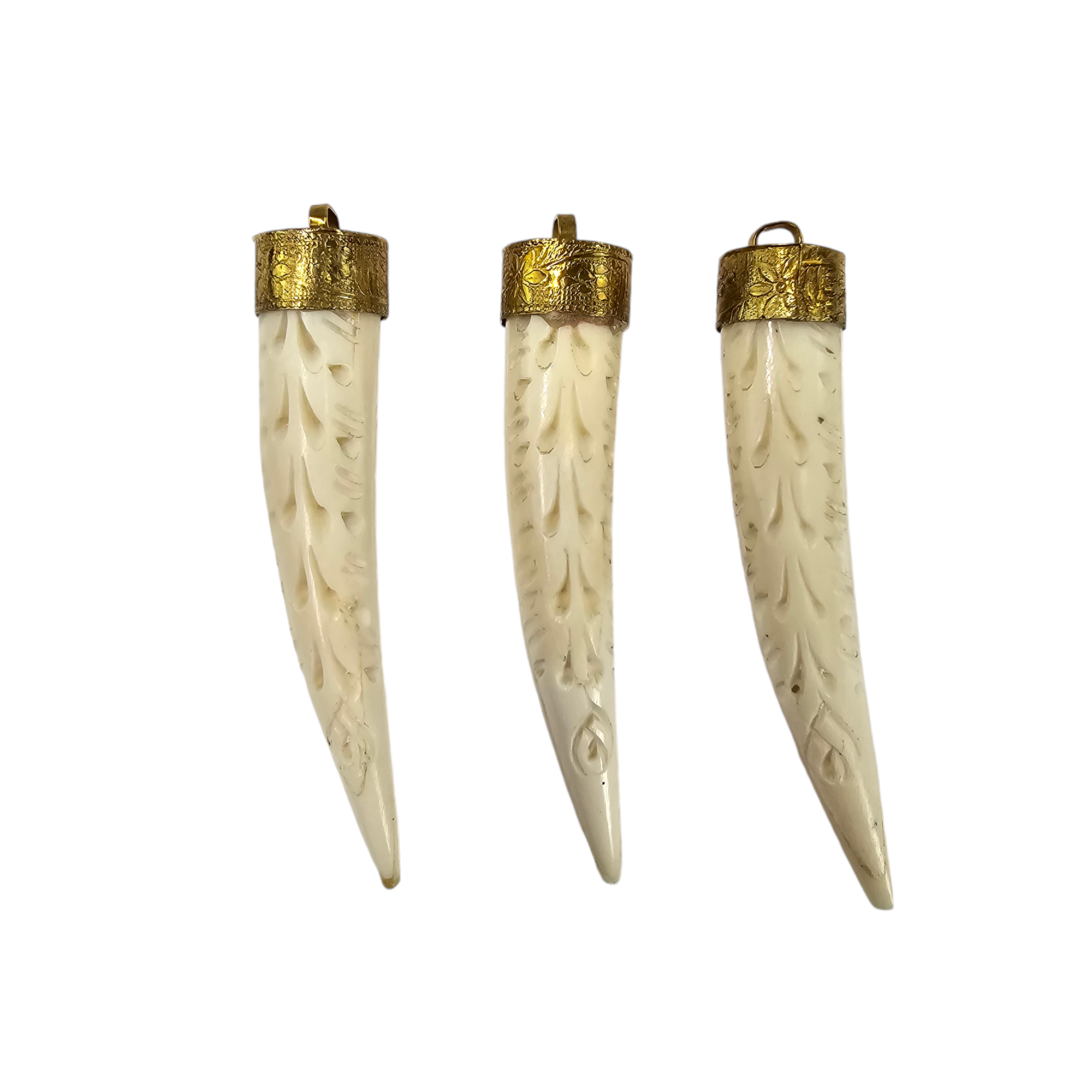 Jewelers Paradise - Vendita all'ingrosso Ciondolo/pendente - Ciondolo in osso intagliato a forma di corno con cappuccio e anello in ottone - Colore a scelta1