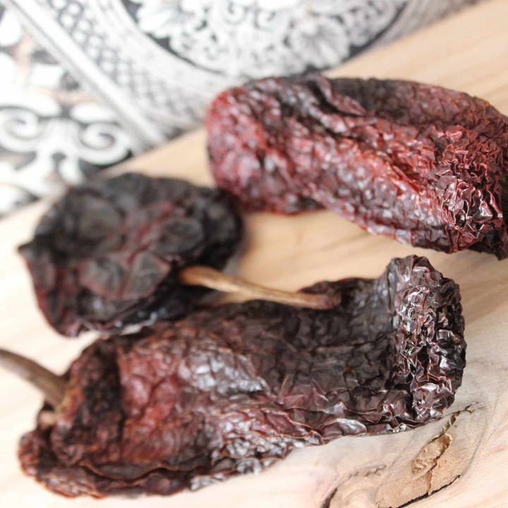 Les Epices Curieuses - Wholesale Dried Spice Mix - Pisalla de Oaxaca - Whole and dried chili pepper1