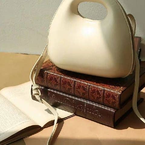 BAGS-2-SLAY – Großhandel Henkeltasche – Damen – BAGS-2-SLAY MOMA Tasche mit einzigartiger Form2