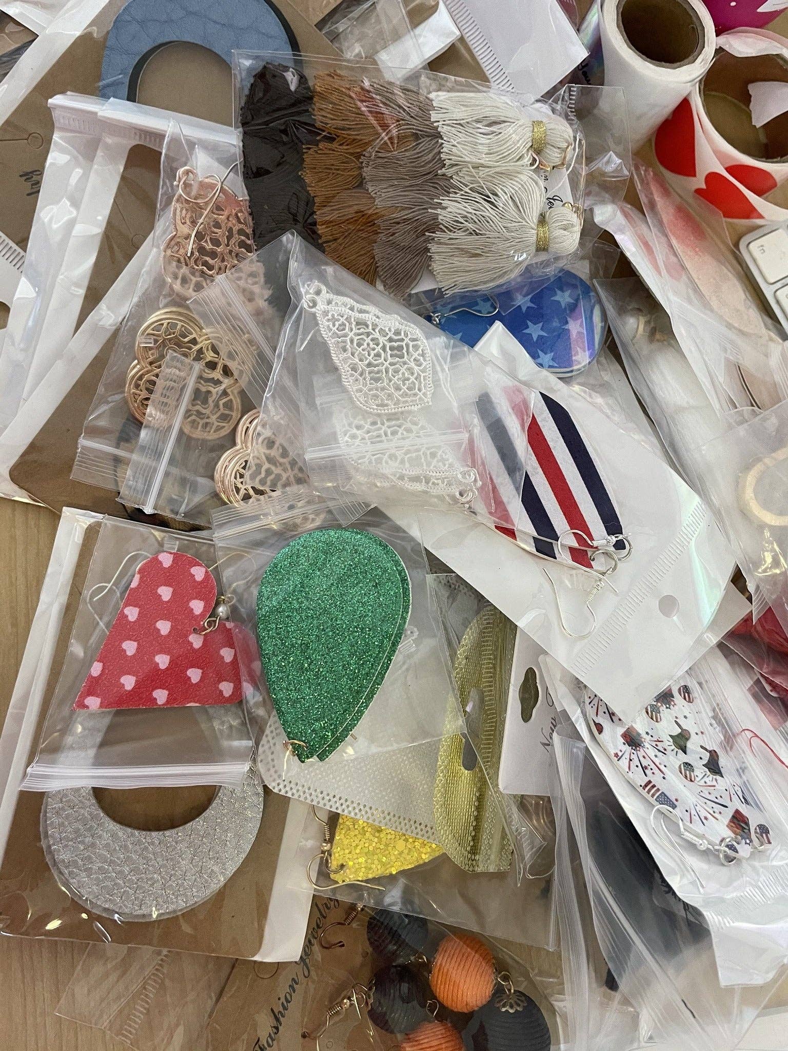 Kate Tuesday Jewelry - Vendita all'ingrosso Parure di gioielli - Sacchetto di gioielli Mystery Grab da $12