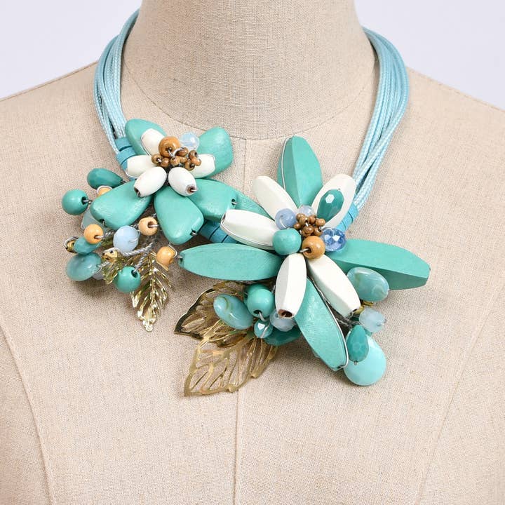 Victoria Moda - Wholesale Pendant/Charm Necklace - Short wooden flower necklace0
