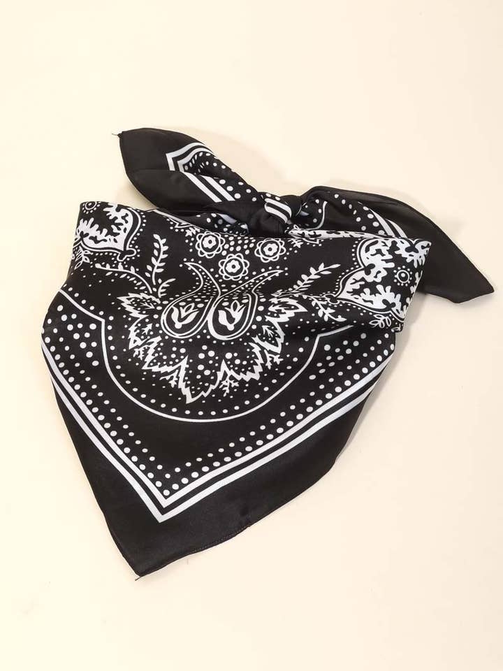 FOULARD BANDANA QUADRATO STAMPA PAISLEY per la vendita all'ingrosso da parte di anbfashion