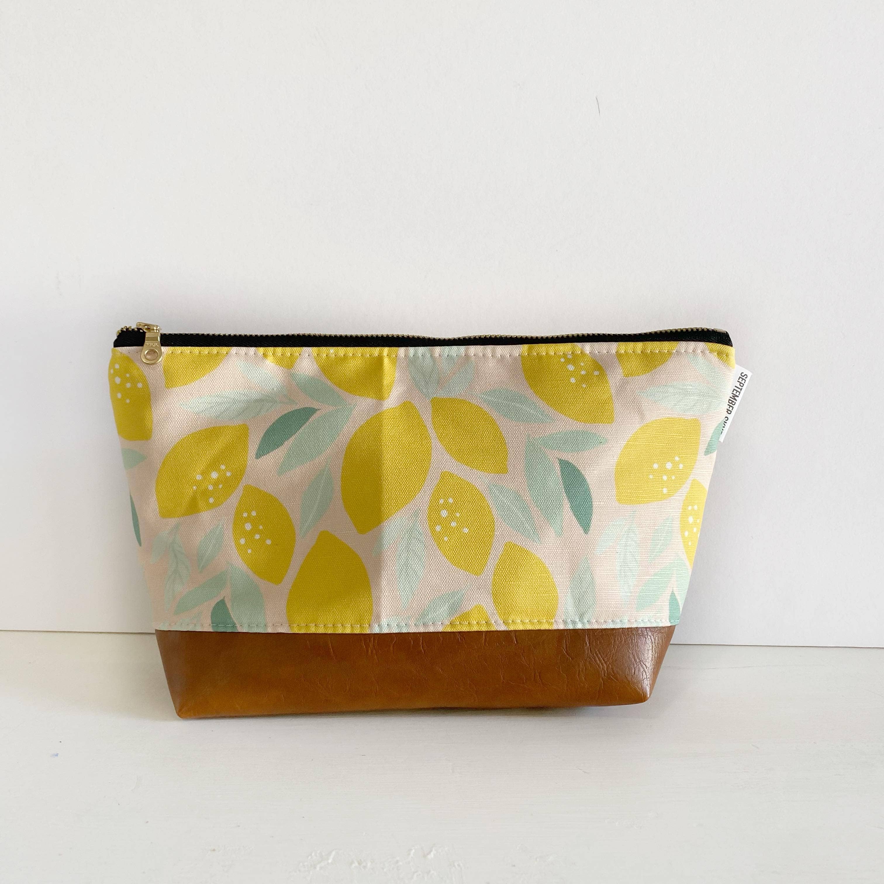 September Skye Bags & Accessories - Wholesale Makeup/Cosmetic Bag - Makeup bag in indy bloom lemon1
