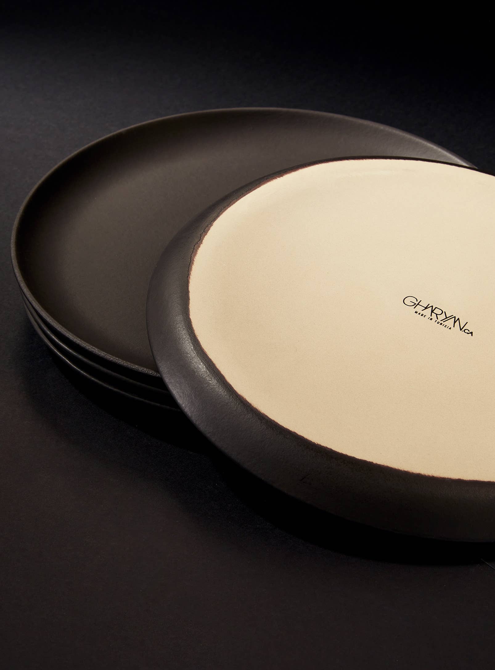 GHARYAN Stoneware & Olive Wood Tableware | Ships from USA - Vendita all'ingrosso Piatto - Piatto Piano in Gres Fatto a Mano | Edan 11,2"1