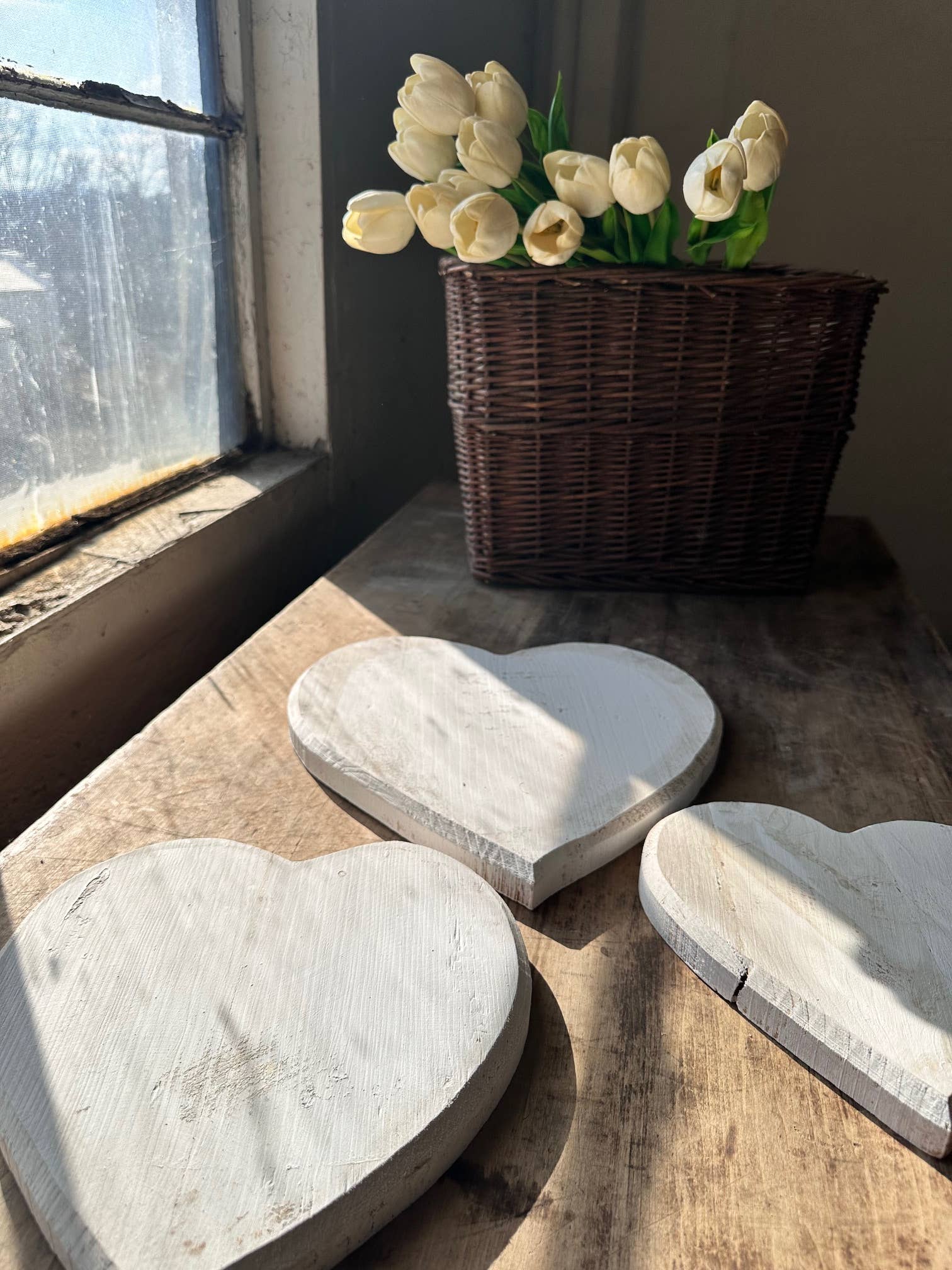 The Global Swap Shop - Venta al por mayor Bandejas/platos/boles decorativos - Cargadores de Madera con Forma de Corazón, juego de 34