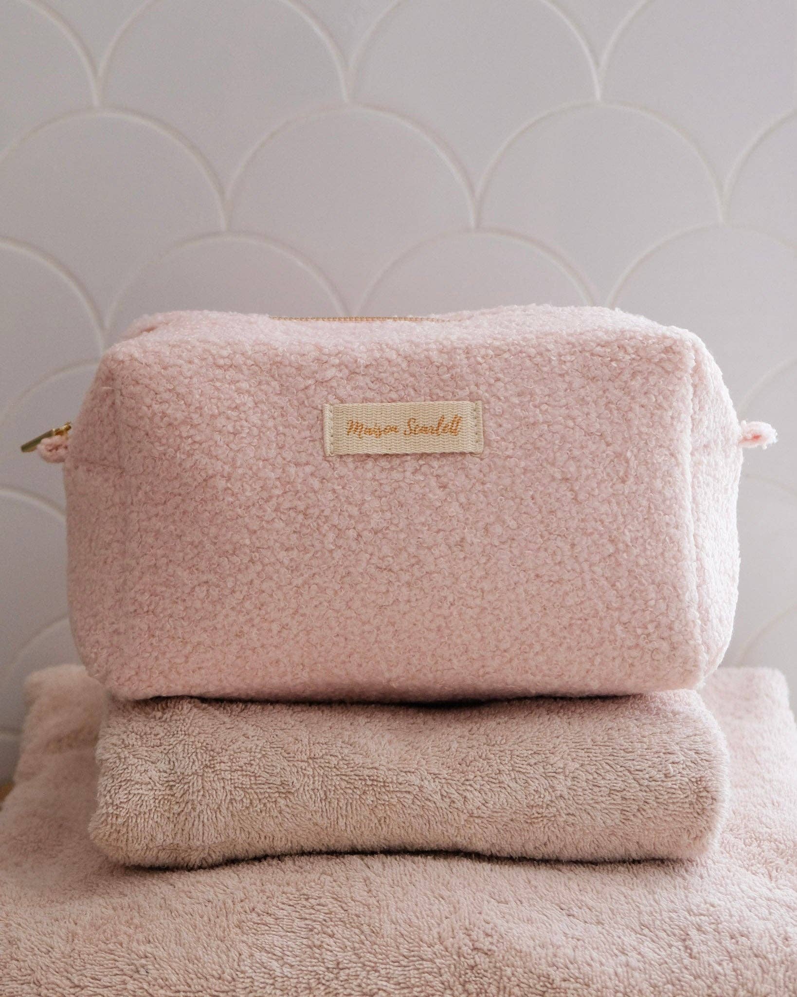 Maison Scarlett – Bolsa de higiene pessoal - Mulher por atacado – Necessaire Charlotte em tecido teddy13