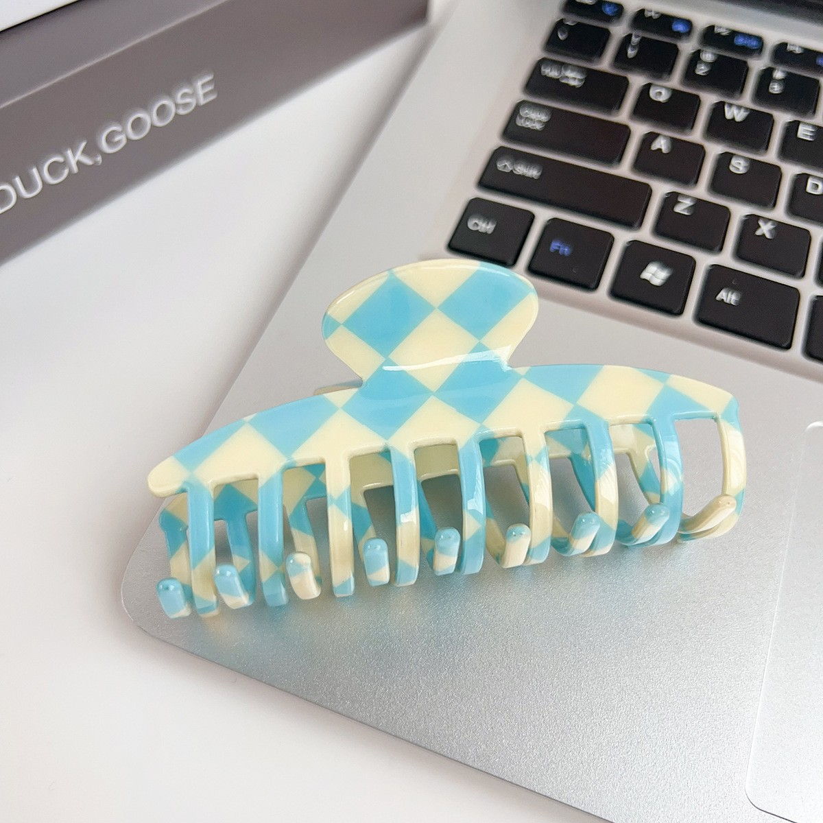 ACCITY - Wholesale Hair Clip - Women's - Checkerboard Hair Claw – Candy Color Acetate Look_CWMM1008420