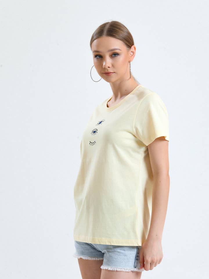 T-shirt Amarela Bordada Mulher Mal Eye por atacado de Alse Studio