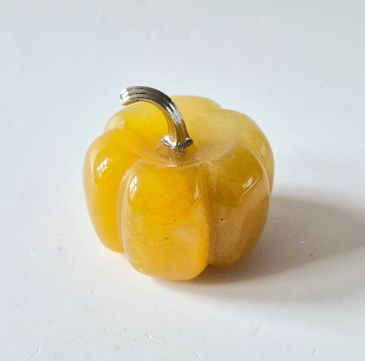 Moonlight Gemstones - Wholesale Spiritual Stone/Crystal - Mini Yellow Jade Pumpkin – 20mm Gemstone Decoration (Halloween)2