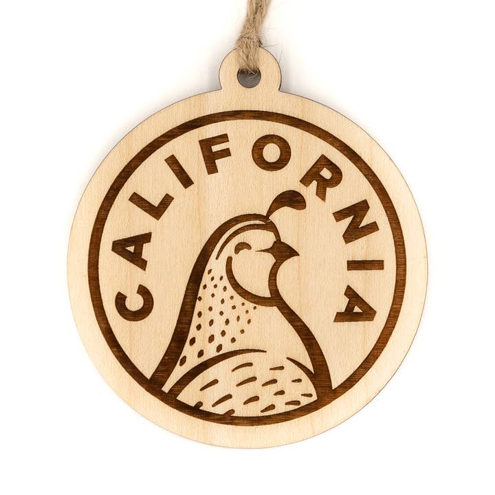 Ornement en bois de caille de Californie pour la vente par Steamer Lane Design