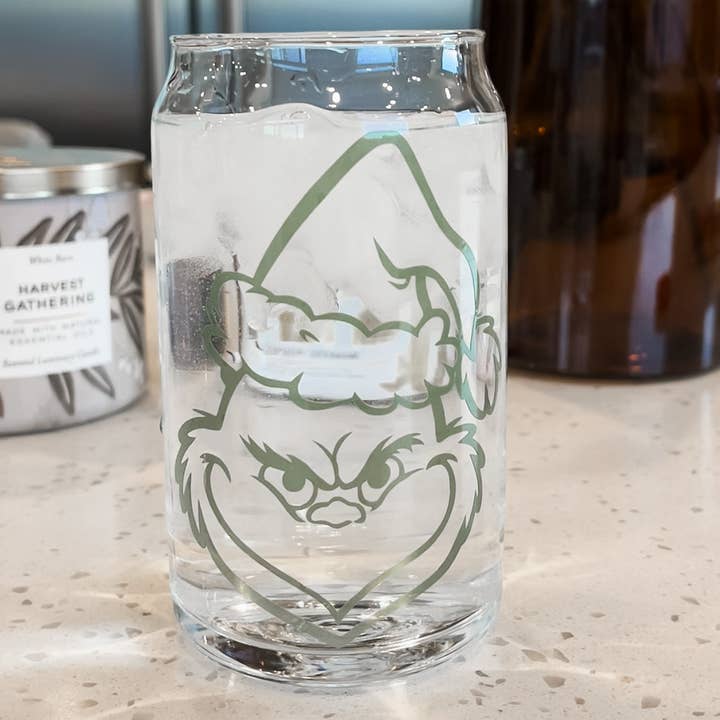 Coupe à changement de couleur Grinch pour la vente par Amy Designs & Co