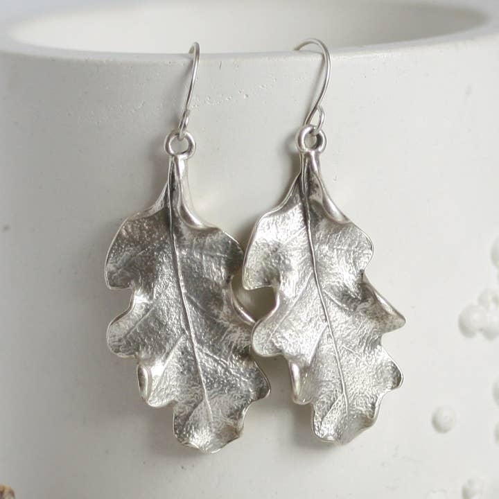 Store egetræsblad-øreringe | Sølvbelagt for engroshandel hos Kaiko Studio