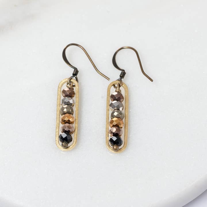 Metalliska kristallärtsböna örhängen för wholesale av Edgy Petal Jewelry