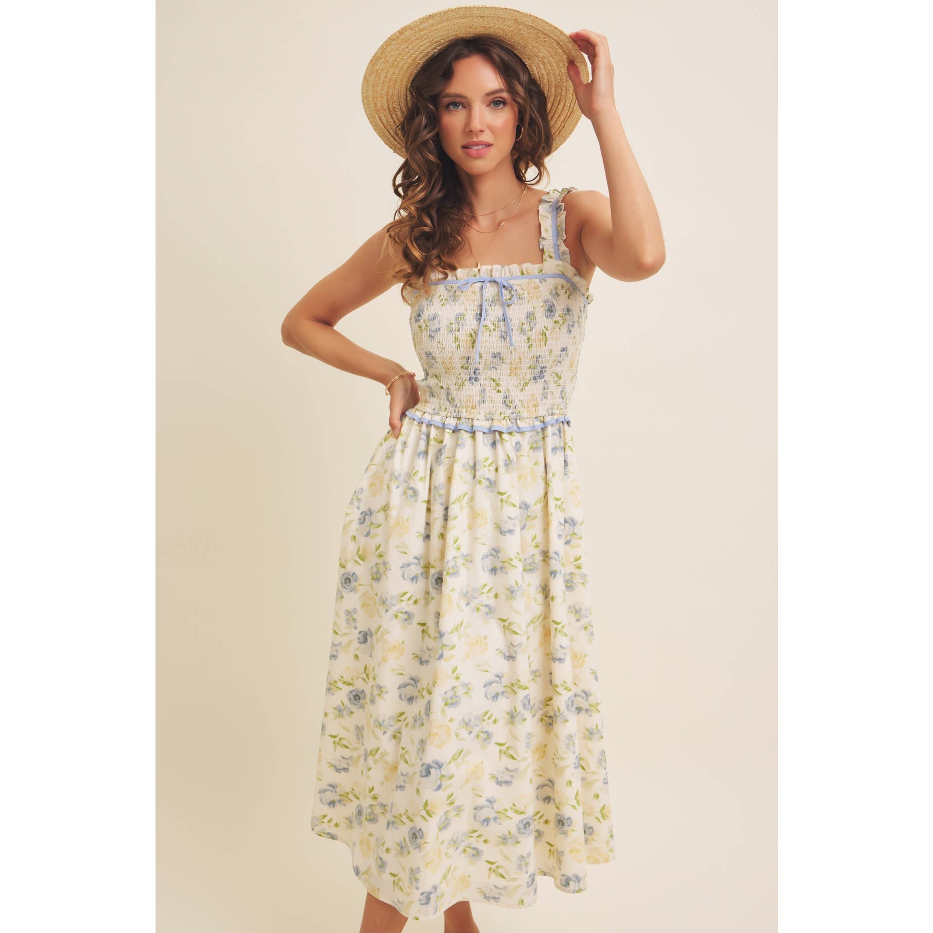 SMÖRKRÄM BLÅ Blommig midiklänning med smock och rosett för wholesale på Faire11