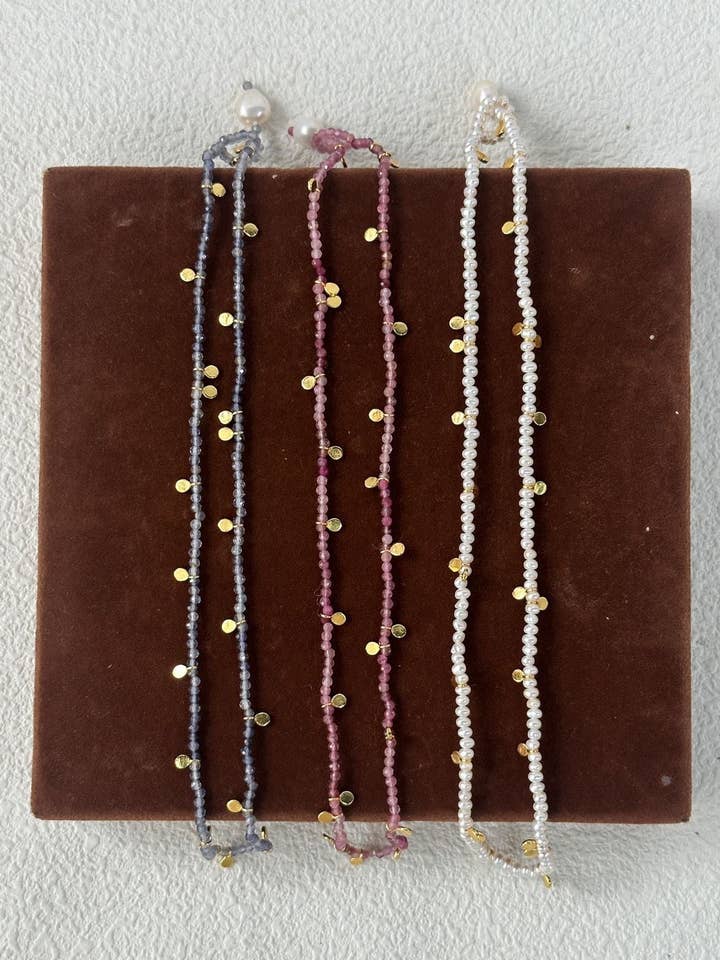 Collar JESSA con Piedras Delicadas y Copos de Oro para venta al por mayor de ZEN&CO Studio