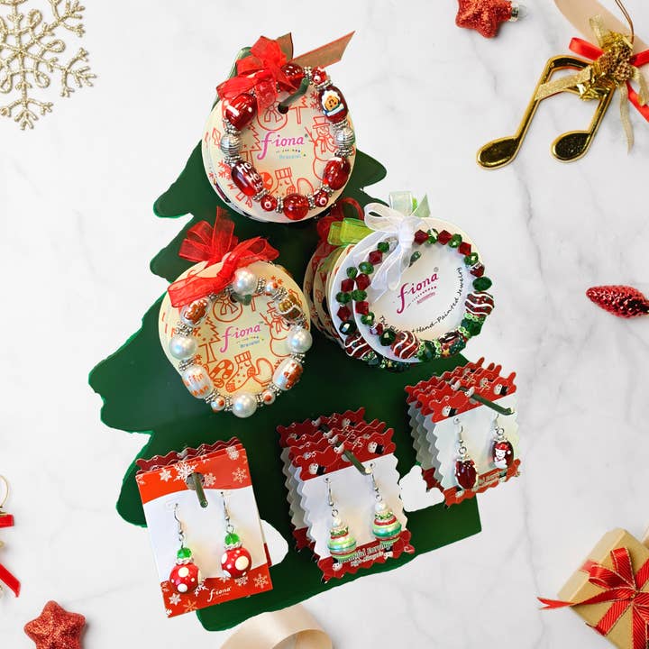 36 bracelets et boucles d'oreilles de Noël avec décoration en forme de sapin pour la vente par Fiona Accessories