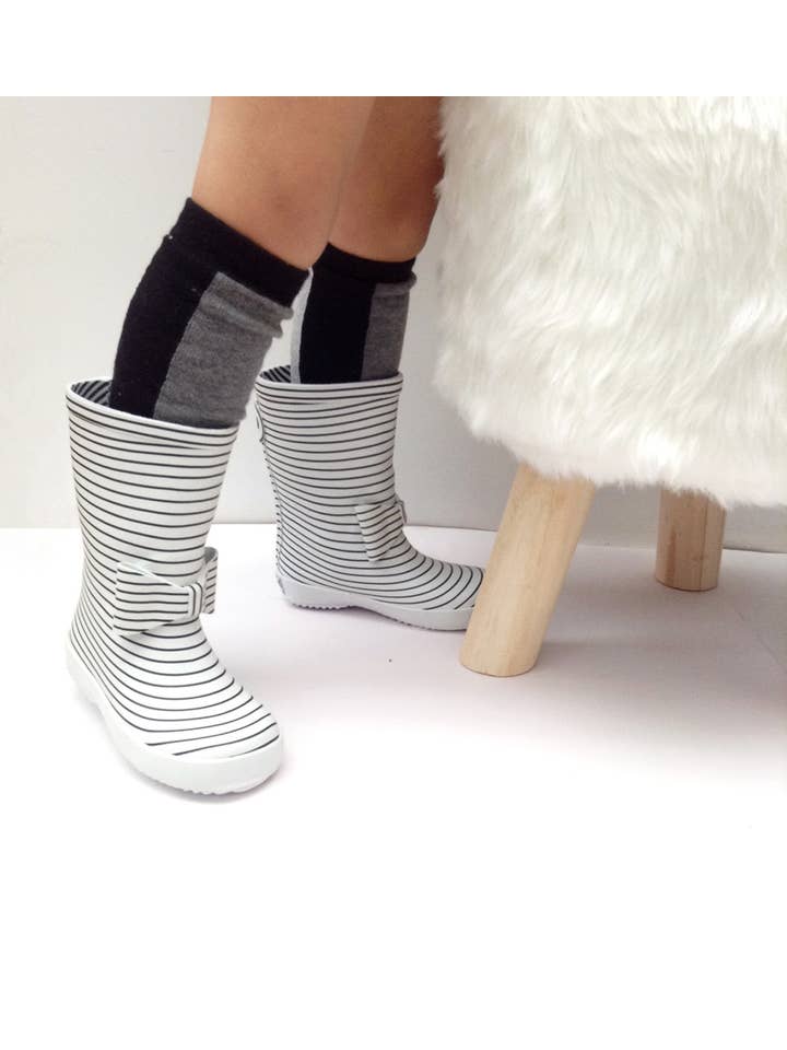 BOXBO - Wholesale Rain Boots - Kids - Bowtie Adorned Black and White Stripe Rain Boots for Kids
