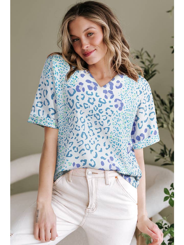 1 the Woman - Wholesale Blouse - Women's - Mixed Leopard Print V Neck Short Sleeve Blouse S-4X