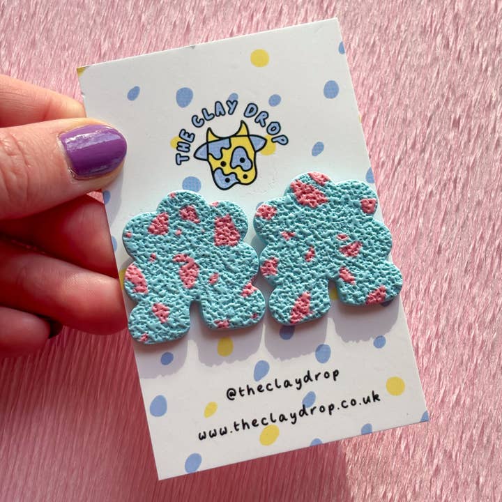 Regelmatige Puffy Arch Studs - Hemelsblauw & Roze voor wholesale door The Clay Drop